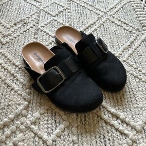 Black Suede Leather Big Buckle Slip-On Clogs